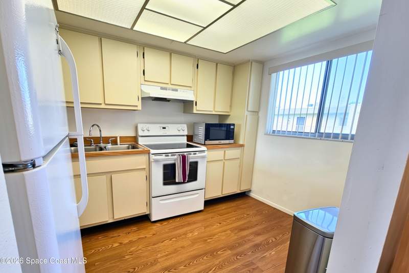 1 bedroom Condominium at 3001 Thrush Drive #224, Pinewood Village of Melbourne Condo No 2, Melbourne — photo 4