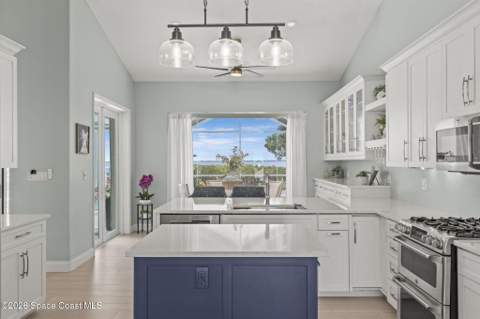 809 W Central Boulevard, Cape Canaveral FL - photo 21 of 87
