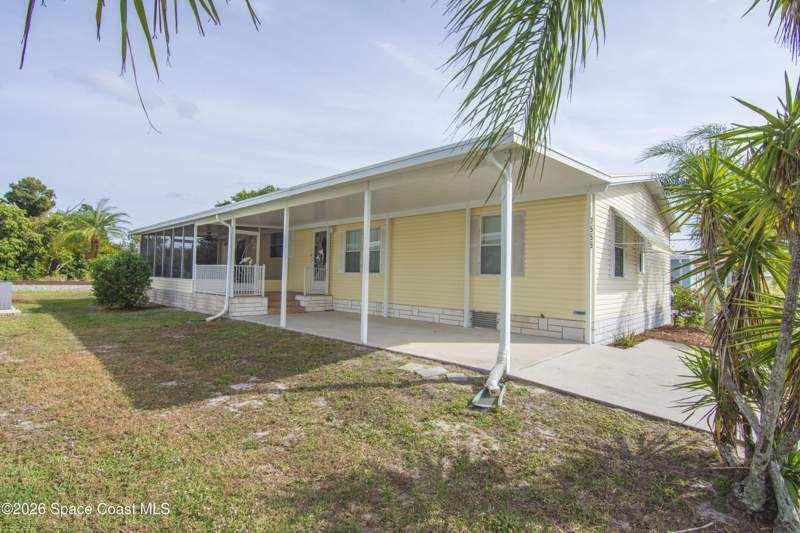2 bedroom Manufactured Home at 7555 Boxelder Road, Sebastian, Sebastian — photo 3