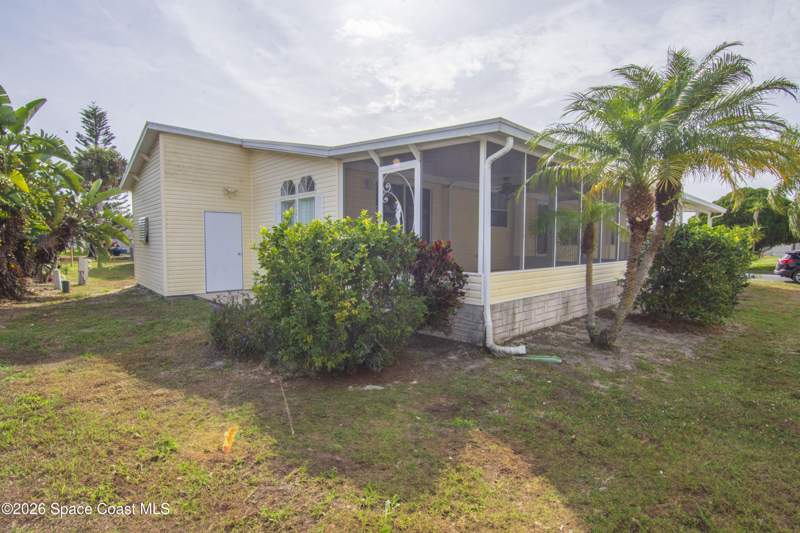 2 bedroom Manufactured Home at 7555 Boxelder Road, Sebastian, Sebastian — photo 5