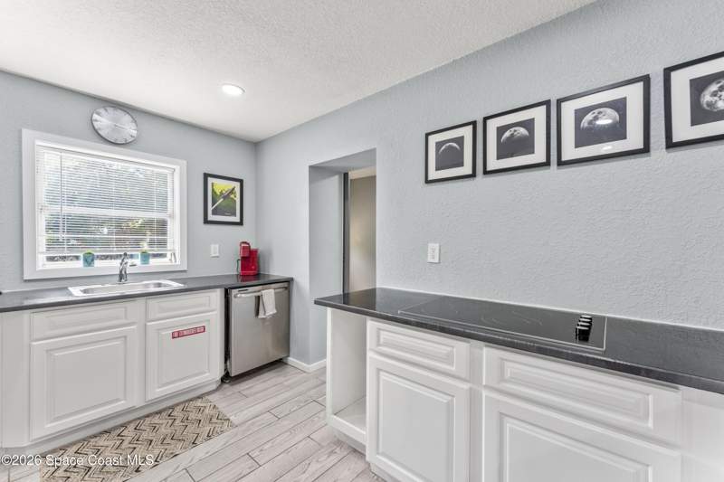 3 bedroom Single Family Residence at 450 S Brevard Avenue, Cocoa Beach 6th Addn To, Cocoa Beach — photo 3