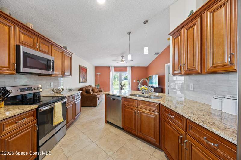 4 bedroom Single Family Residence at 650 Benton Drive, Eagle Lake 2, Melbourne — photo 4