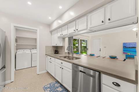 545 Seabreeze Drive, Indialantic FL - photo 18 of 47