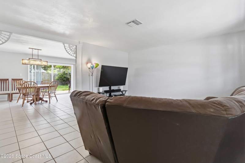 3 bedroom Single Family Residence at 585 S Sunrise Drive, Colonial Heights Addn No 1, Titusville — photo 2