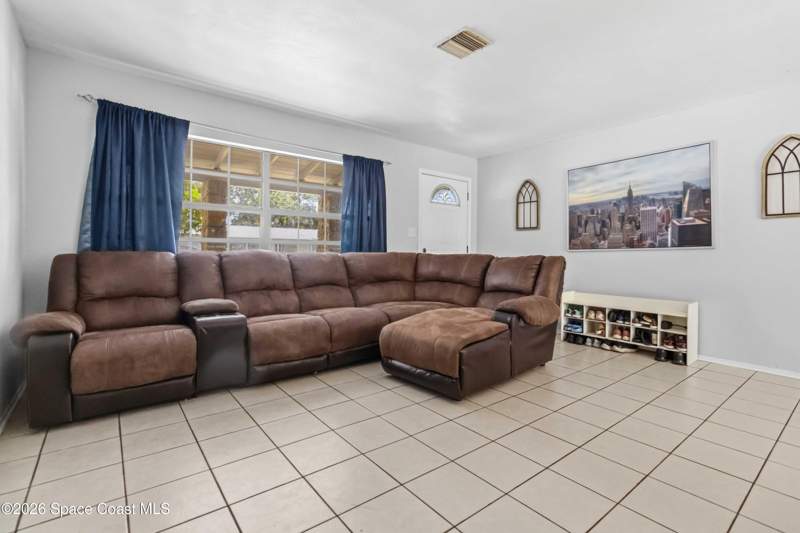 3 bedroom Single Family Residence at 585 S Sunrise Drive, Colonial Heights Addn No 1, Titusville — photo 3