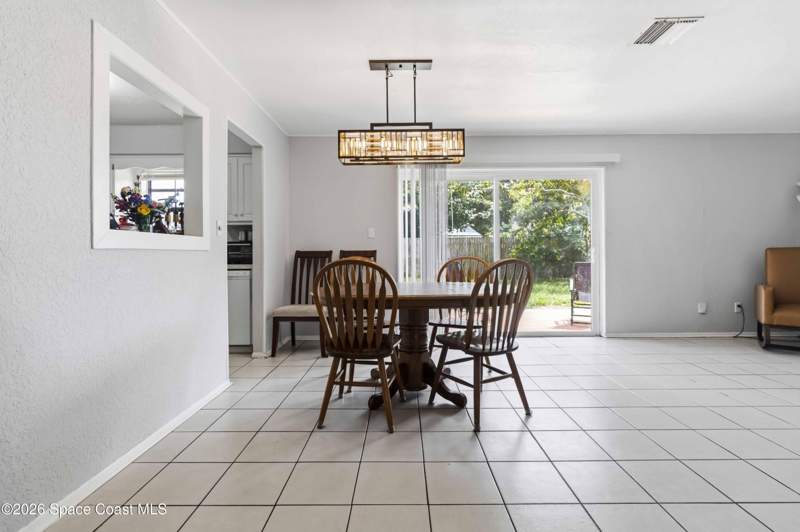 3 bedroom Single Family Residence at 585 S Sunrise Drive, Colonial Heights Addn No 1, Titusville — photo 4