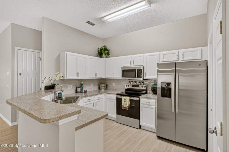 4 bedroom Single Family Residence at 1541 Morgan Court, Aurora Oaks, Melbourne — photo 4