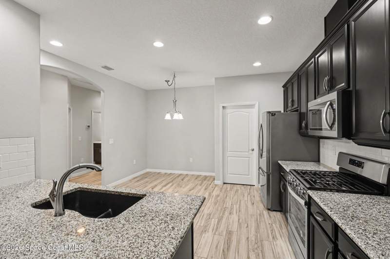 3 bedroom Townhouse at 7983 Loren Cove Drive, Loren Cove, Melbourne — photo 4