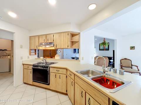 132 Oak Lake Road, Melbourne FL - photo 7 of 24