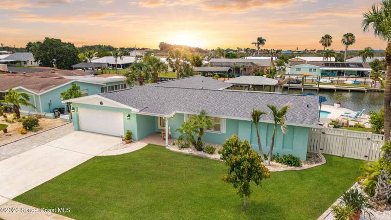 4 bedroom Single Family Residence at 380 Orion Court, Diana Shores Unit No 3, Merritt Island — photo 2