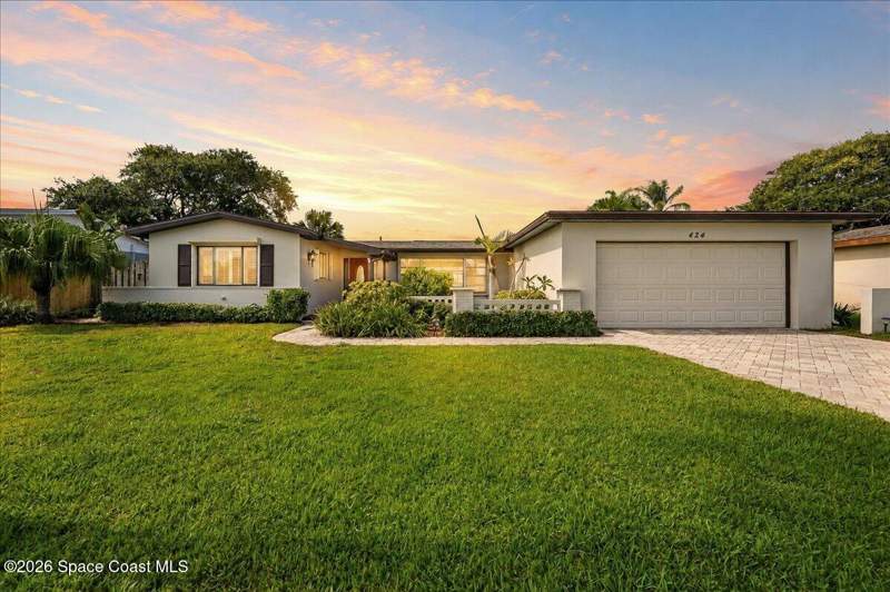 3 bedroom Single Family Residence at 424 Cardinal Drive, Waterway Estates 3rd Addn, Satellite Beach — photo 2