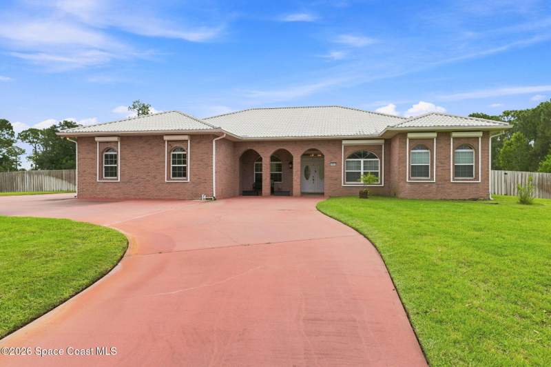 4 bedroom Single Family Residence at 8605 Lake Ridge Drive, Lake Ridge, Palm Bay — photo 2