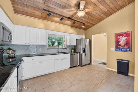 1038 Pellam Avenue, Palm Bay FL - photo 11 of 61