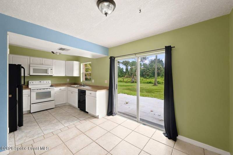 3 bedroom Single Family Residence at 915 Burn Drive, Port Malabar Unit 2, Palm Bay — photo 5