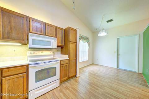 1607 Clover Circle, Melbourne FL - photo 10 of 34
