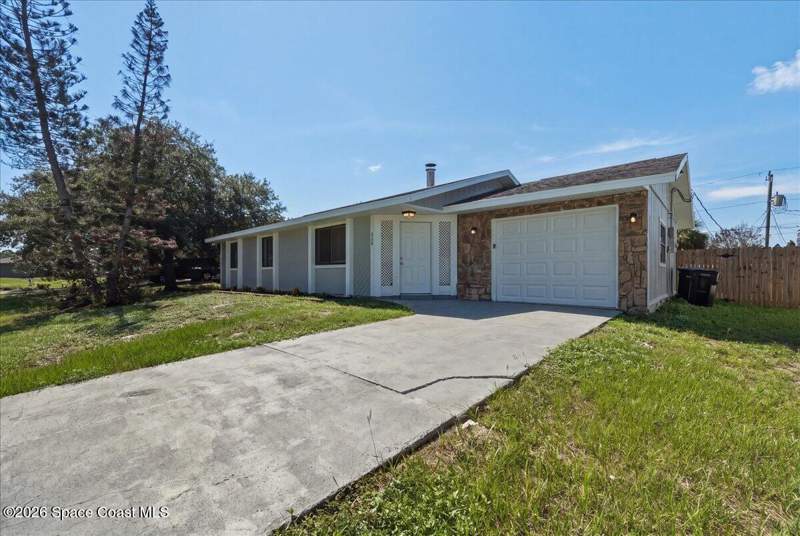 3 bedroom Single Family Residence at 428 Trumpet Street, Port Malabar Unit 19, Palm Bay — photo 2