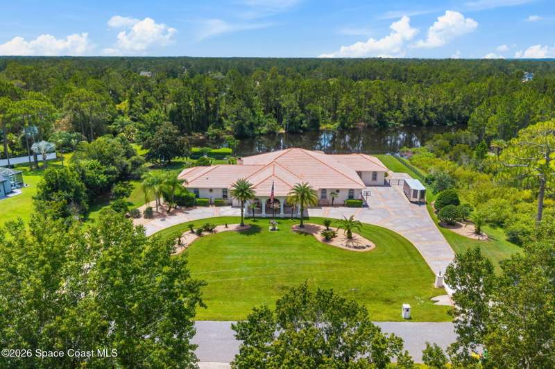 6 bedroom Single Family Residence at 3565 Sparrow Hawk Trail, Fawn Lake Pud Phase 2 Unit 3, Mims — photo 4