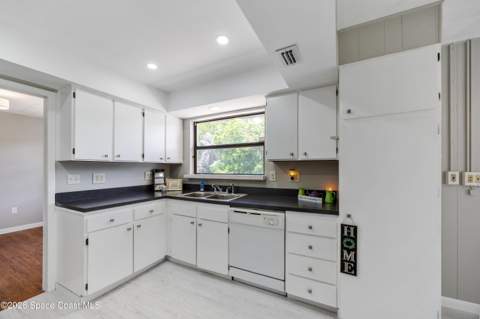 808 Kensington Drive, Cocoa FL - photo 6 of 19