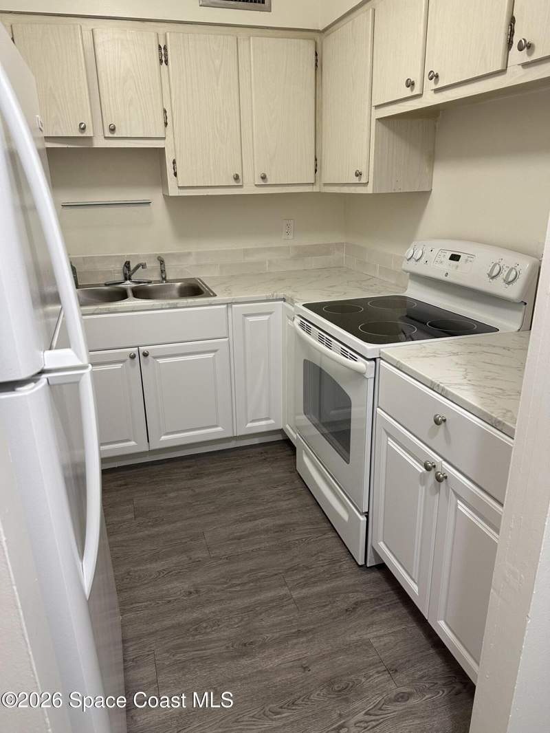 1 bedroom Stock Cooperative at 225 Buccaneer Avenue #C2-102, Merritt Island Co-Op Apts Inc, Merritt Island — photo 5