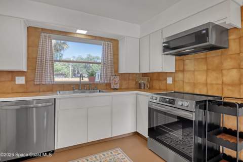 131 Woodland Drive, West Melbourne FL - photo 7 of 28