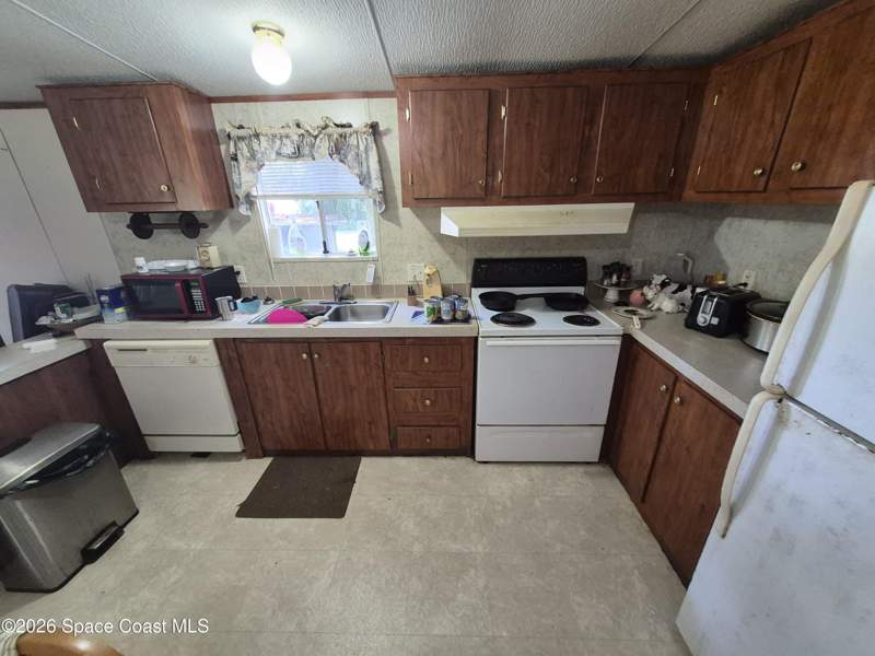 2 bedroom Manufactured Home at 2472 Kingswood Drive, Kingswood Unit 1, Mims — photo 4