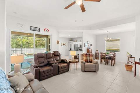 571 Gardendale Circle, Palm Bay FL - photo 9 of 31