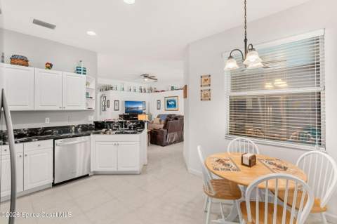 571 Gardendale Circle, Palm Bay FL - photo 13 of 31
