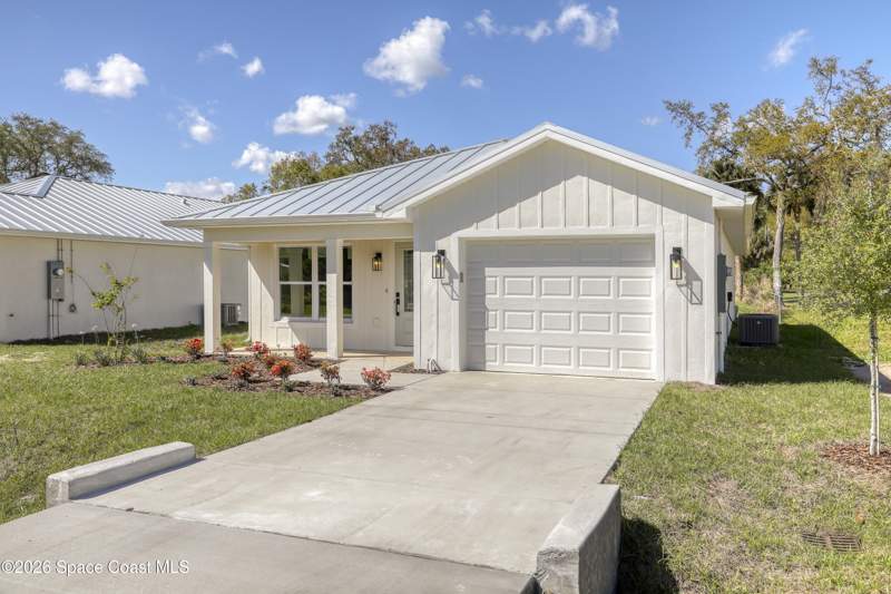 3 bedroom Single Family Residence at 5816 Hammock Street, Scottsmoor Resubd, Mims — photo 2