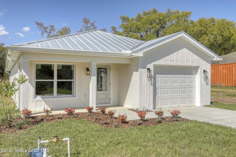 3 bedroom Single Family Residence at 5816 Hammock Street, Scottsmoor Resubd, Mims — photo 3