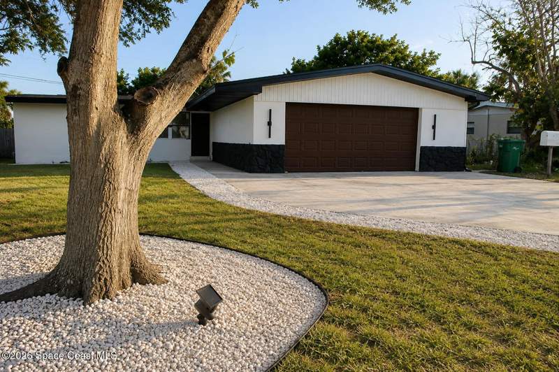 4 bedroom Single Family Residence at 209 Atlantic Boulevard, Seacoast Shores Unit 4, Indian Harbour Beach — photo 4