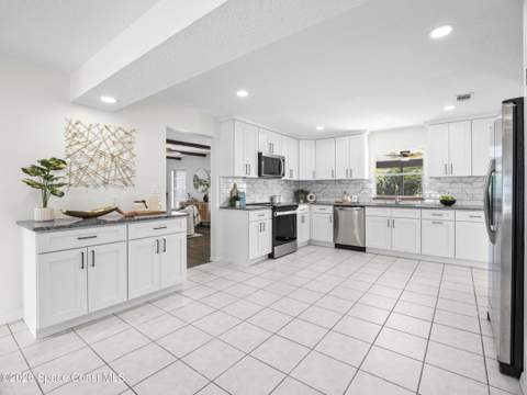 5215 Pina Vista Drive, Melbourne FL - photo 6 of 39