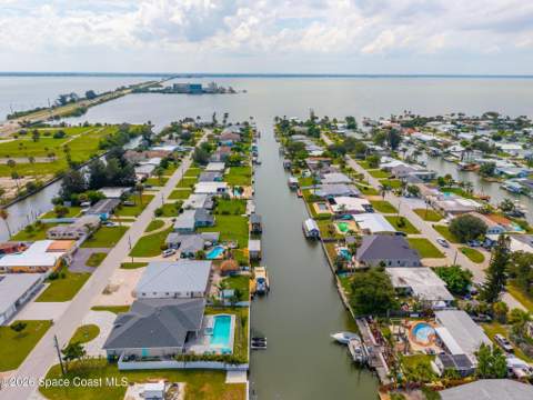 318 Angelo Lane, Cocoa Beach FL - photo 6 of 94