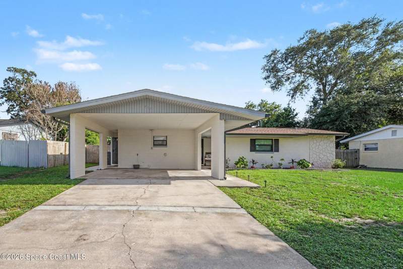 4 bedroom Single Family Residence at 585 Harrison Street, Colonial Heights, Titusville — photo 2