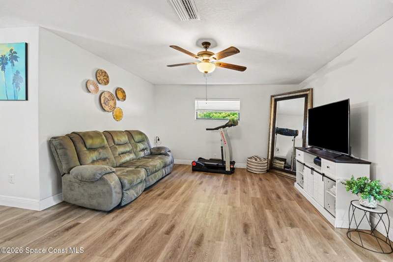 4 bedroom Single Family Residence at 585 Harrison Street, Colonial Heights, Titusville — photo 3