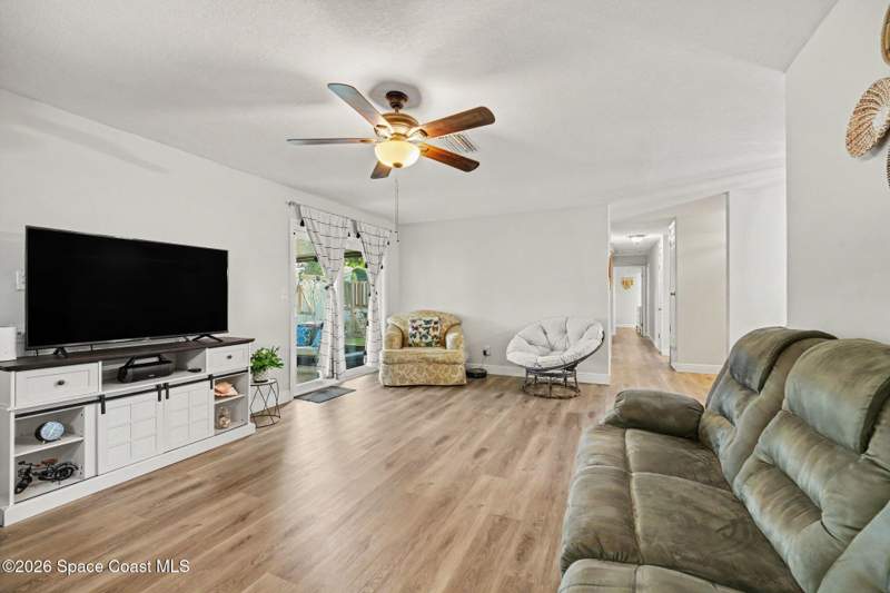 4 bedroom Single Family Residence at 585 Harrison Street, Colonial Heights, Titusville — photo 4