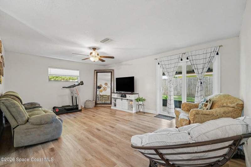4 bedroom Single Family Residence at 585 Harrison Street, Colonial Heights, Titusville — photo 5