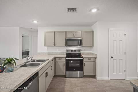 853 Redrock Street, Palm Bay FL - photo 12 of 37