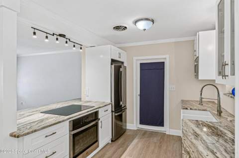 688 Charles Drive, Melbourne FL - photo 6 of 34