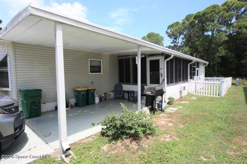 2 bedroom Manufactured Home at 435 Egret Circle, Barefoot Bay Mobile Home Subd Micco Florida Unit O, Barefoot Bay — photo 3
