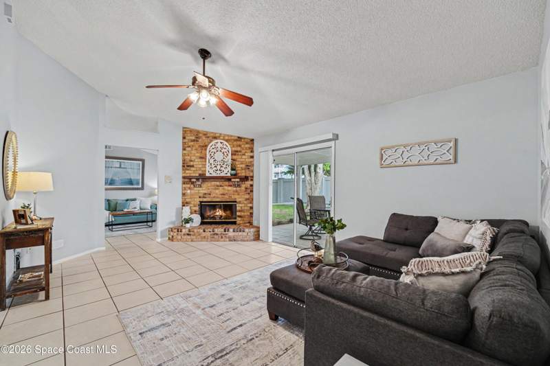 3 bedroom Single Family Residence at 4260 Silver Lake Drive, South Lakes Phase I, Melbourne — photo 2