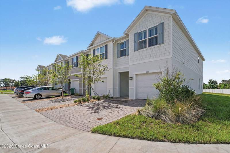 3 bedroom Townhouse at 1895 Kendall Pointe Place, None, Melbourne — photo 1