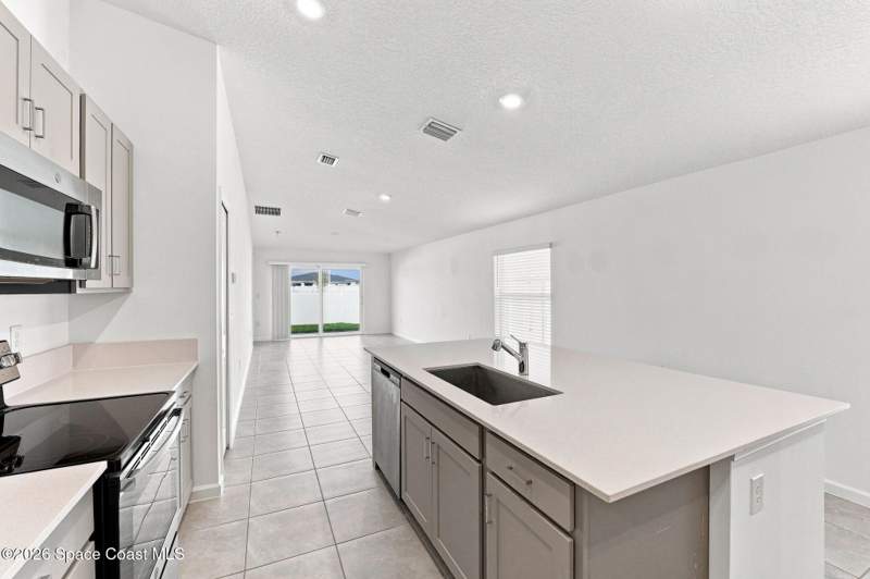 3 bedroom Single Family Residence at 1407 Colebrook Circle, Chaparral Pud Phase Three B, Palm Bay — photo 4