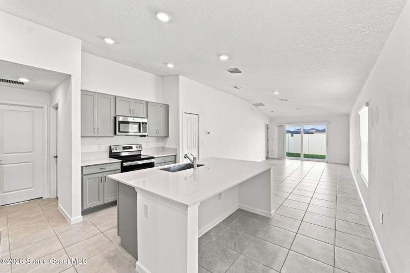 3 bedroom Single Family Residence at 1407 Colebrook Circle, Chaparral Pud Phase Three B, Palm Bay — photo 2