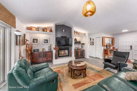 2047 Bottlebrush Drive, Melbourne FL - photo 15 of 41