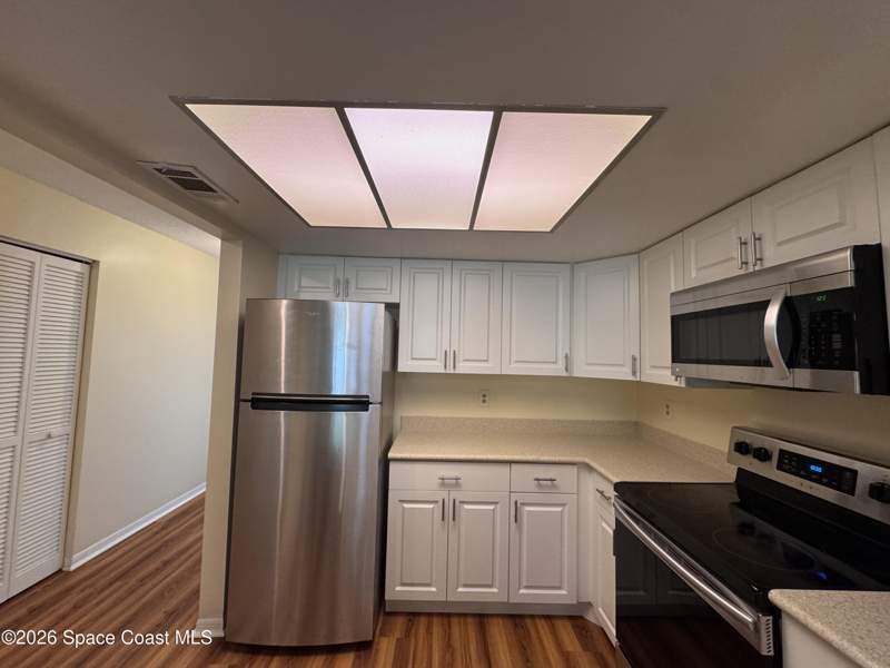 2 bedroom Condominium at 2885 Regency Drive, Coral Gardens Condo, Melbourne — photo 5