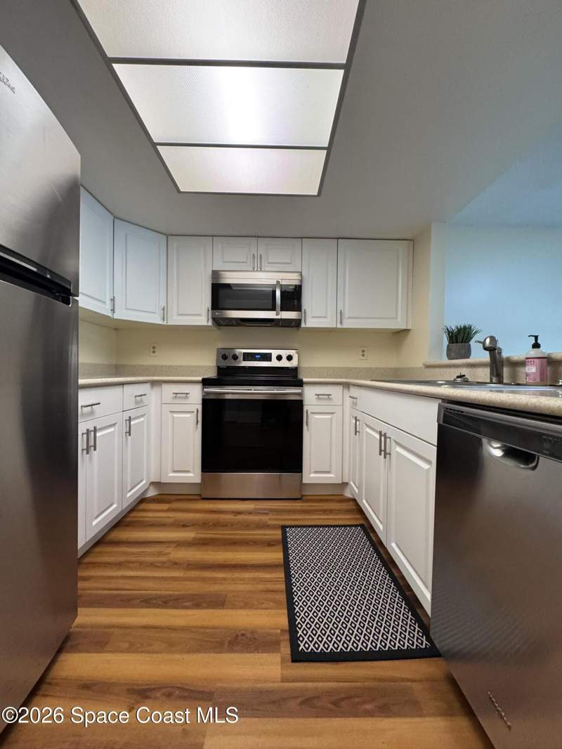 2 bedroom Condominium at 2885 Regency Drive, Coral Gardens Condo, Melbourne — photo 4