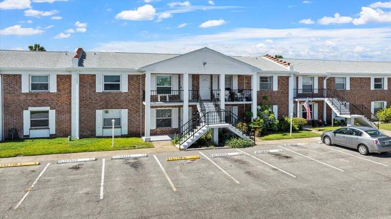 2 bedroom Condominium at 190 E Olmstead Drive #A4, Washington Arms Club Condo, Titusville — photo 4