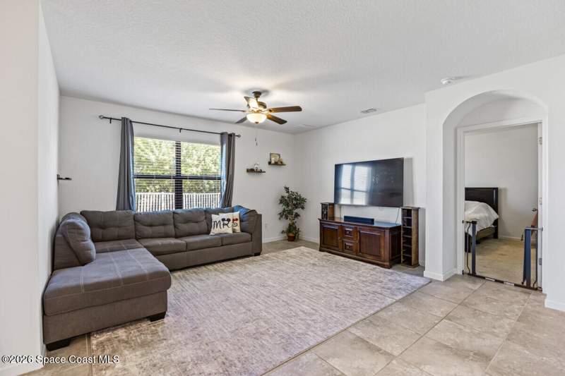 4 bedroom Single Family Residence at 637 Old Country Road, Preserves at Stonebriar, Palm Bay — photo 4