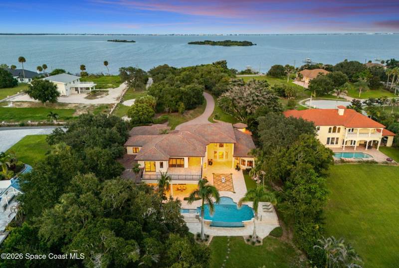 6 bedroom Single Family Residence at 4747 S Tropical Trail, Merritt Island, Merritt Island — photo 4