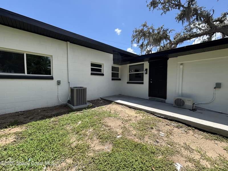 4 bedroom Single Family Residence at 1041 Rosella Lane, Whispering Oaks 2nd Sec, Titusville — photo 2